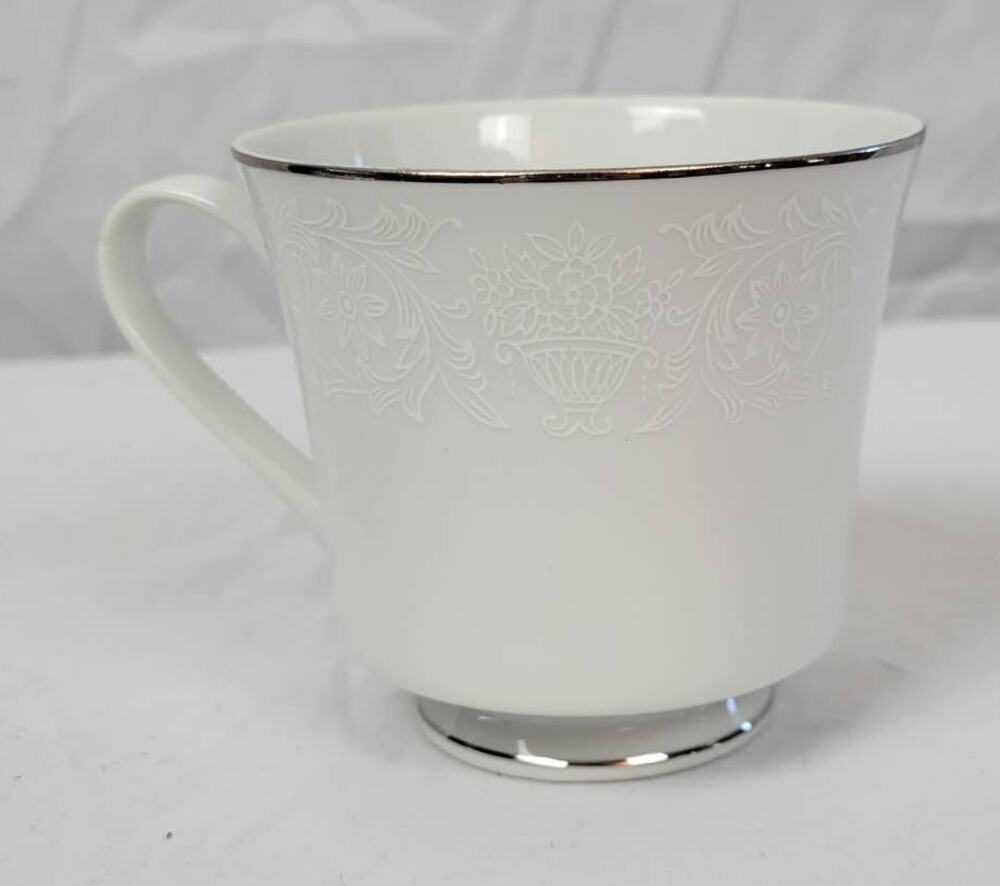 Crown Victoria Lovelace 3.25" Teacup